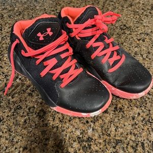 Girls basketball sneakers, barely worn and in great condition.